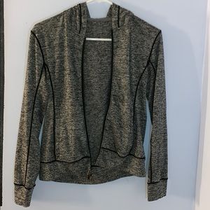 Light warm up hooded sweater.